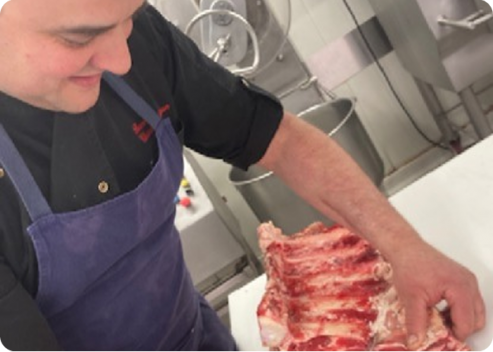 Découpe d'une pièce de viande